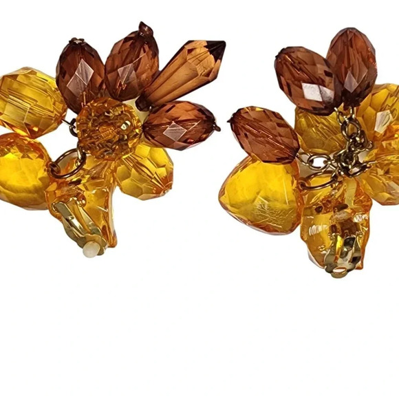 Vintage 60s-70s Faceted Cluster Beaded Clip on Earrings Yellow and Brown - Picture 2 of 3